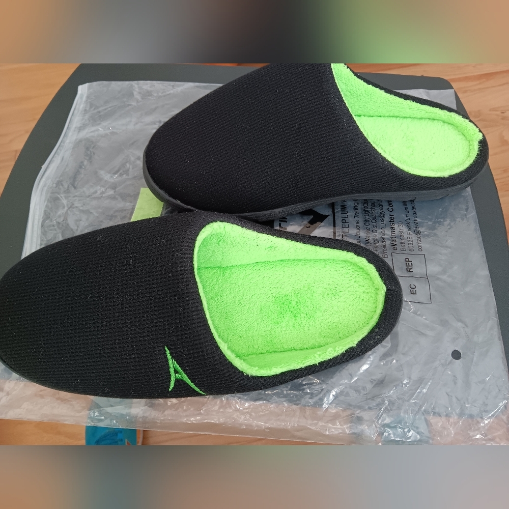 Black and Green Slippers Unisex 11-12 In Mens